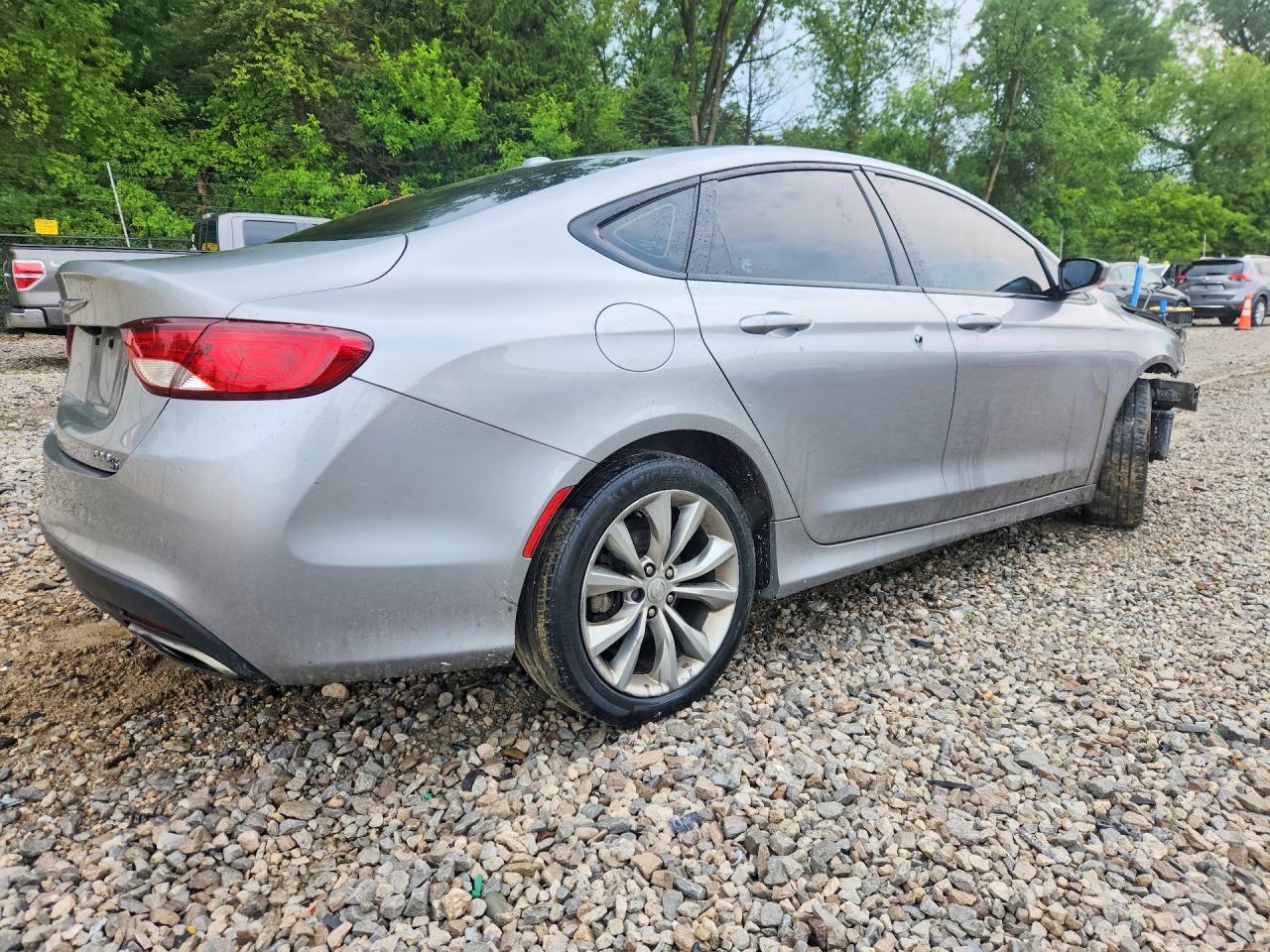 2015 Chrysler 200 S - Image 3
