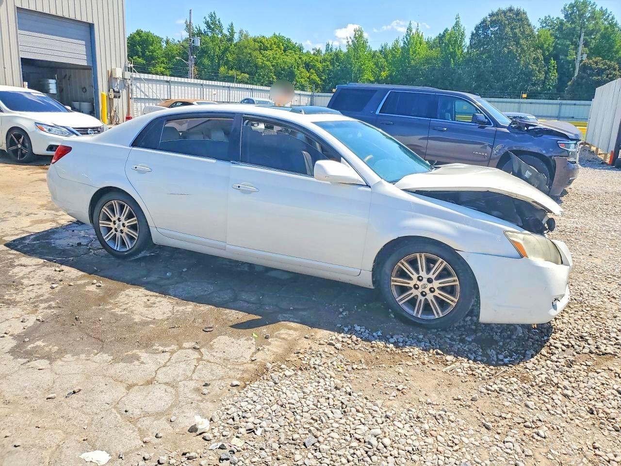 2007 Toyota Avalon Limited - Image 4