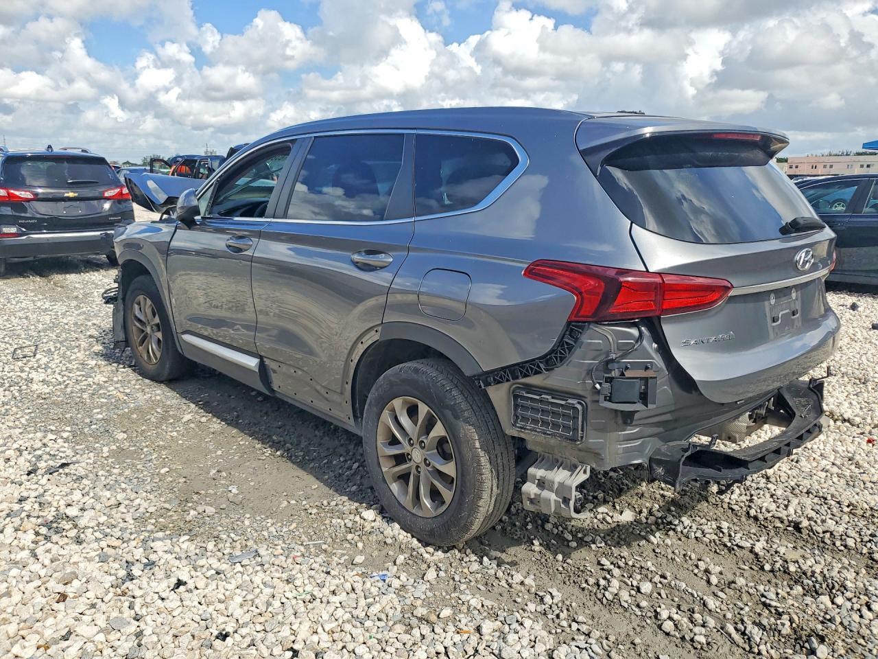 2019 Hyundai Santa Fe Se - Image 2