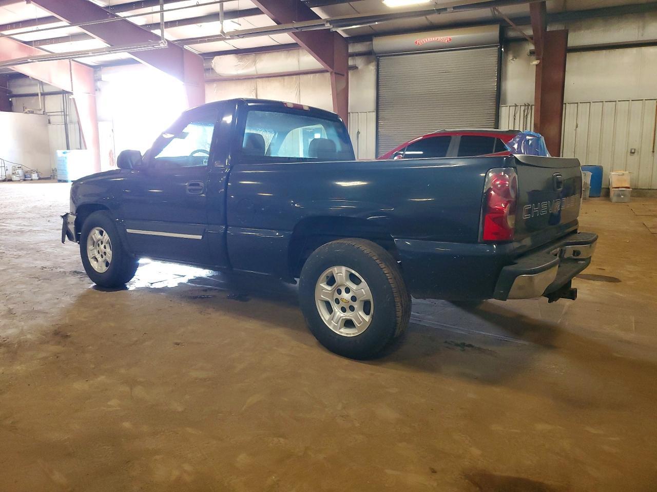 2005 Chevrolet Silverado C1500 - Фото 2