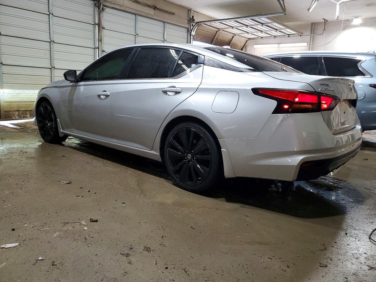 2019 Nissan Altima Sr - Image 2