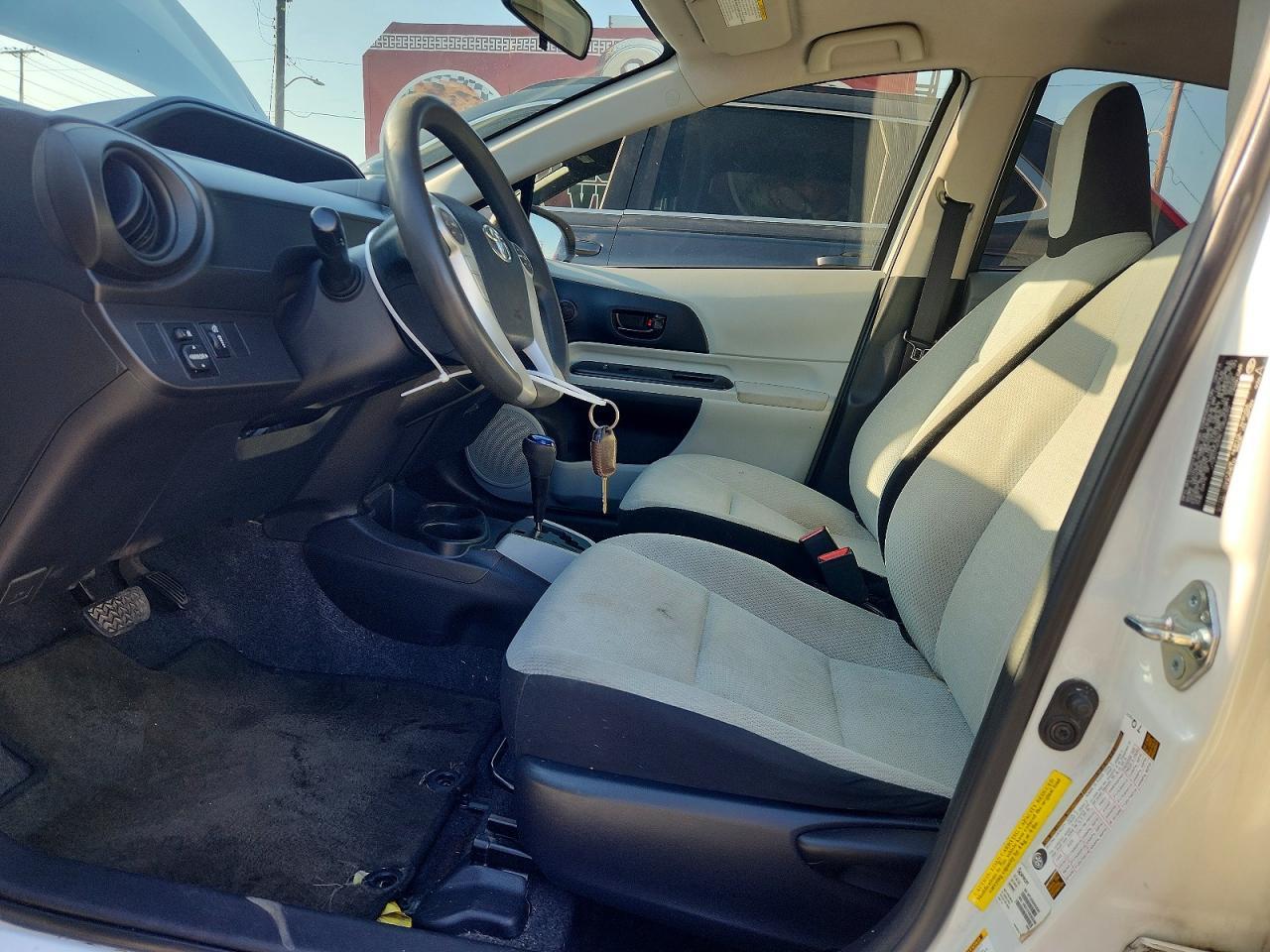 2014 Toyota Prius C One - Image 7