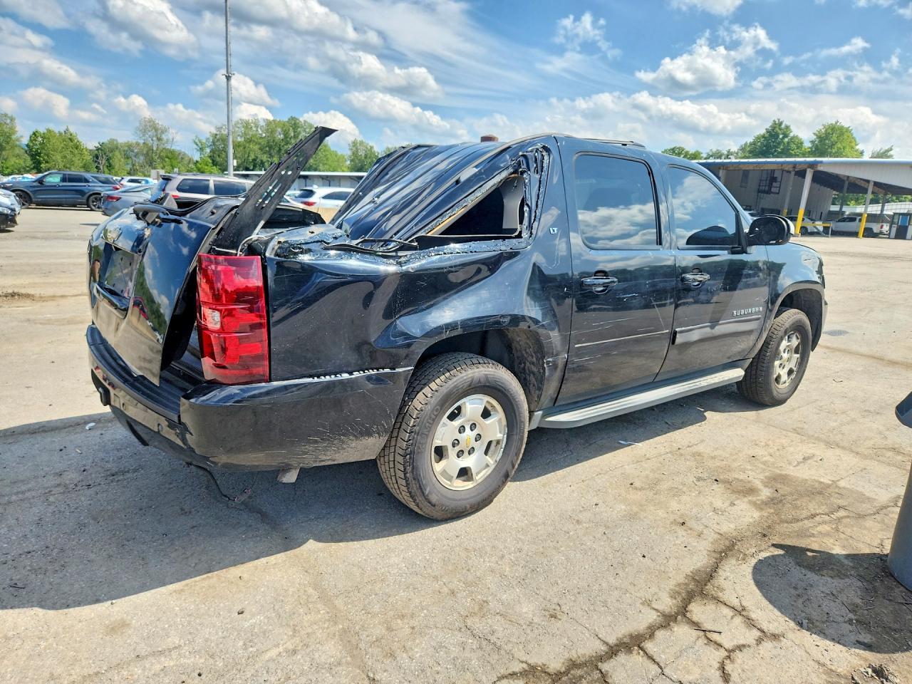 2011 Chevrolet Suburban K1500 Lt - Image 3
