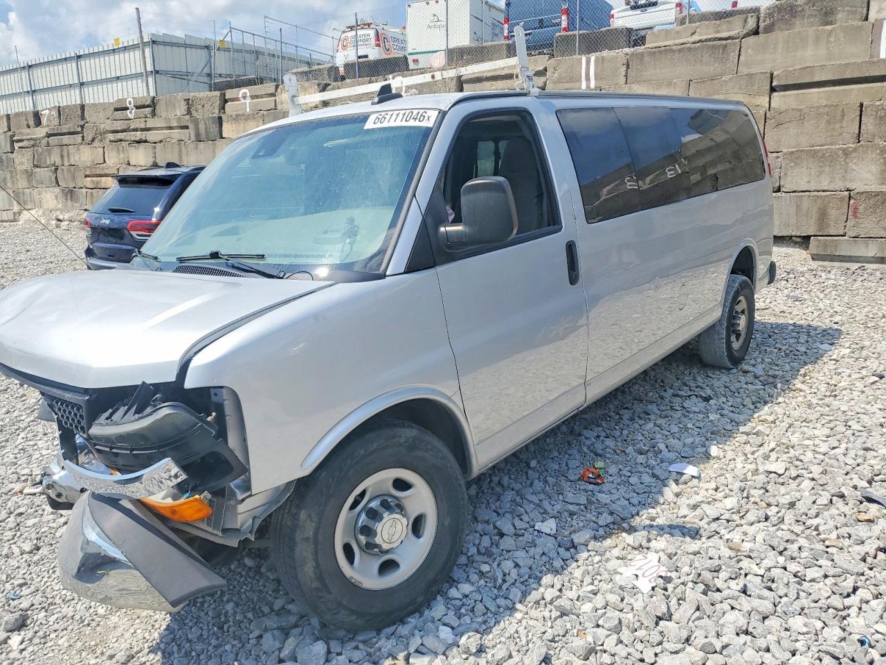 2020 Chevrolet Express G3500 Lt - Фото 2