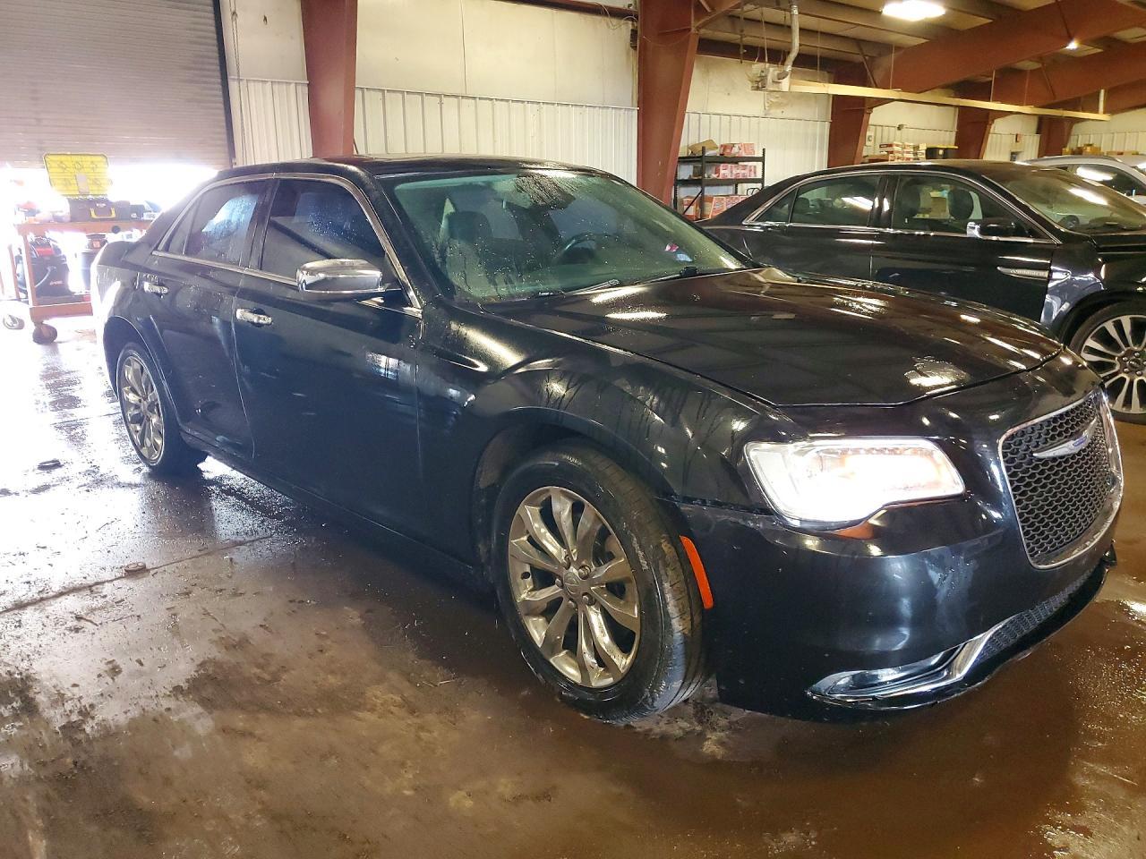 2015 Chrysler 300C - Фото 4