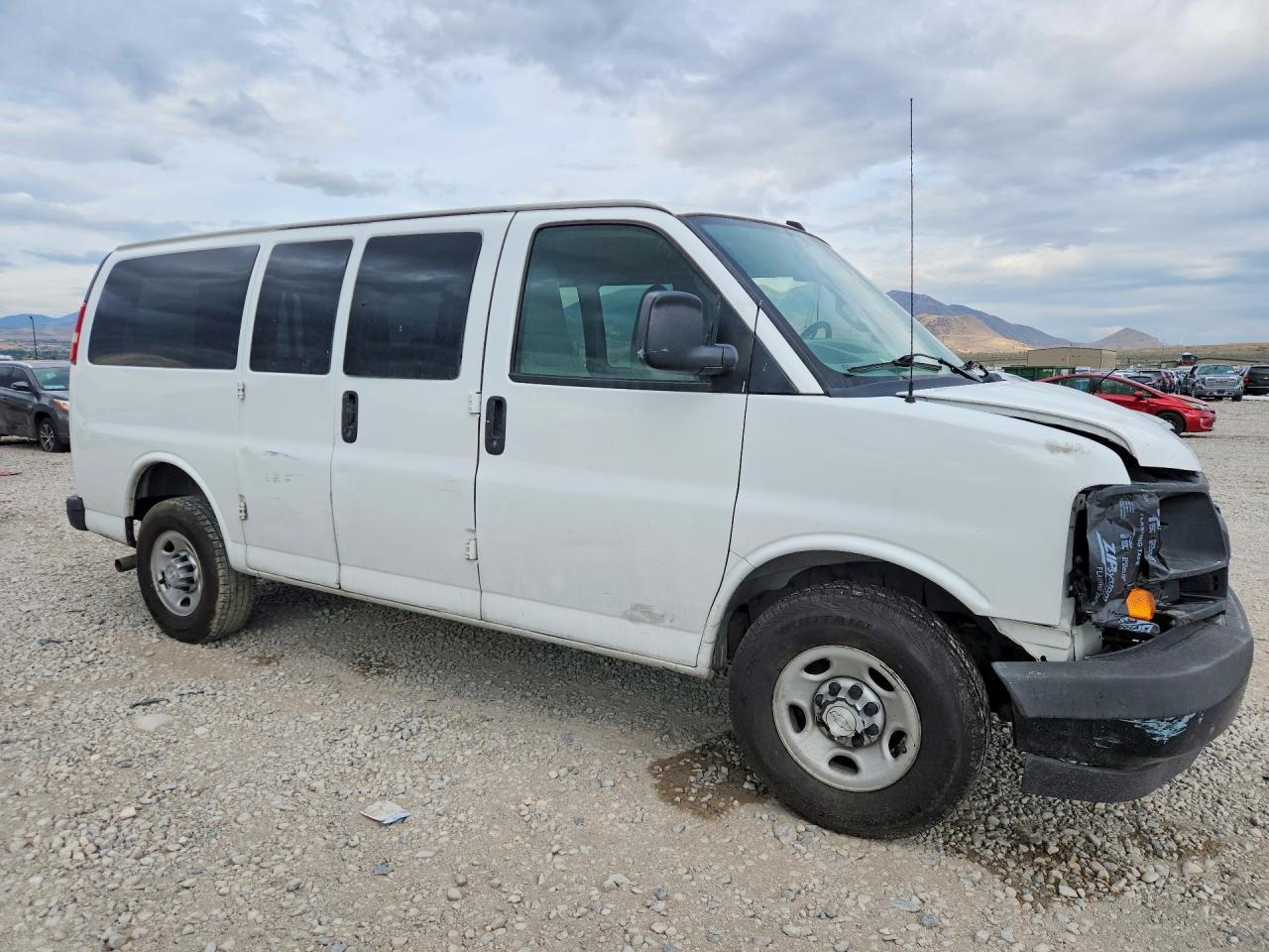 2017 Chevrolet Exp G3500 - Фото 4