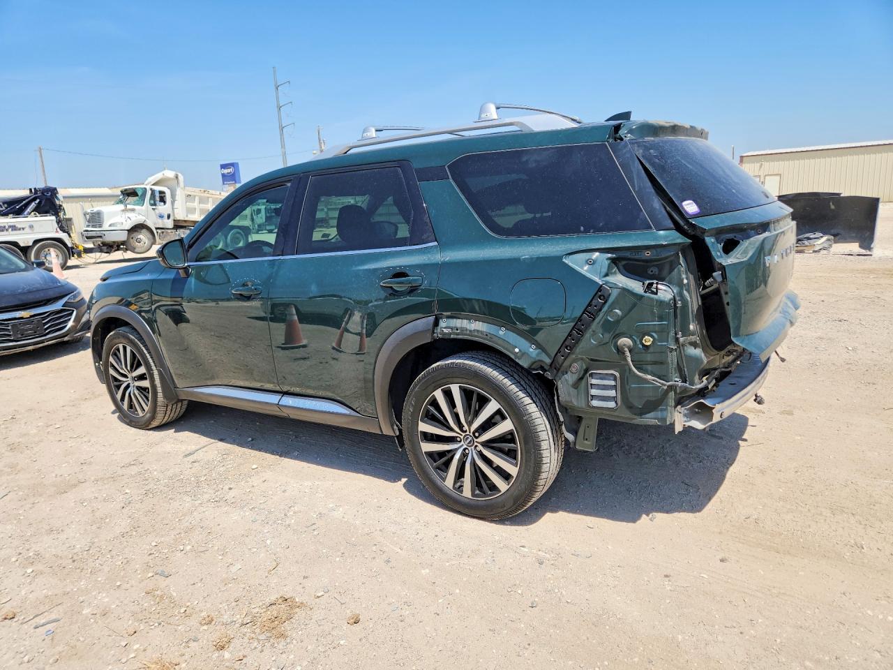 2023 Nissan Pathfinder Platinum - Фото 2