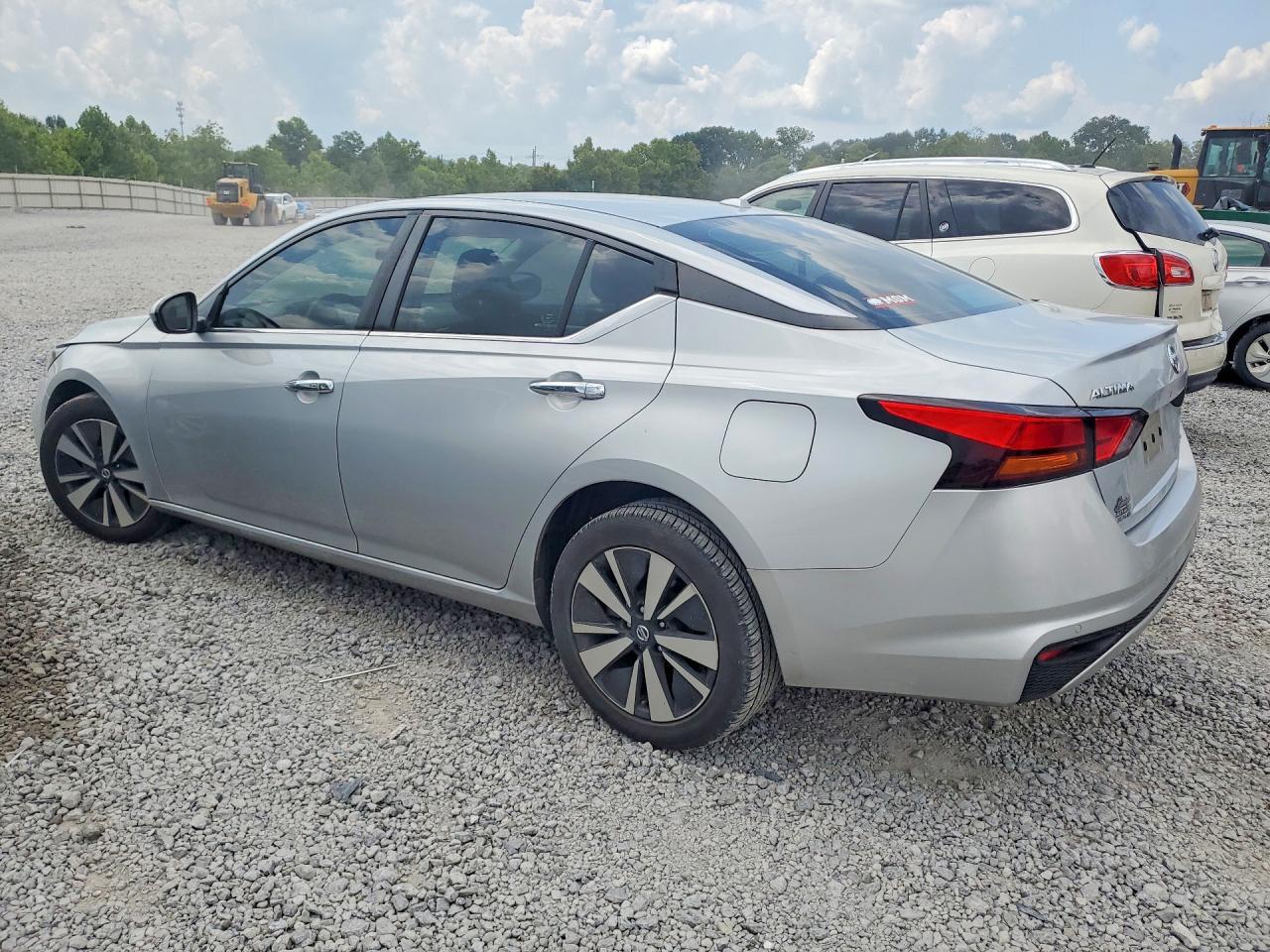 2021 Nissan Altima Sv - Image 2