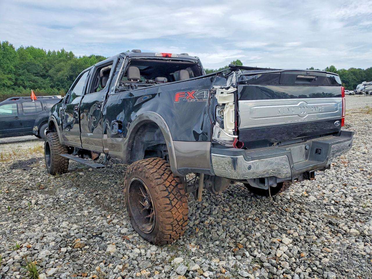 2022 Ford F250 Super Duty - Image 2