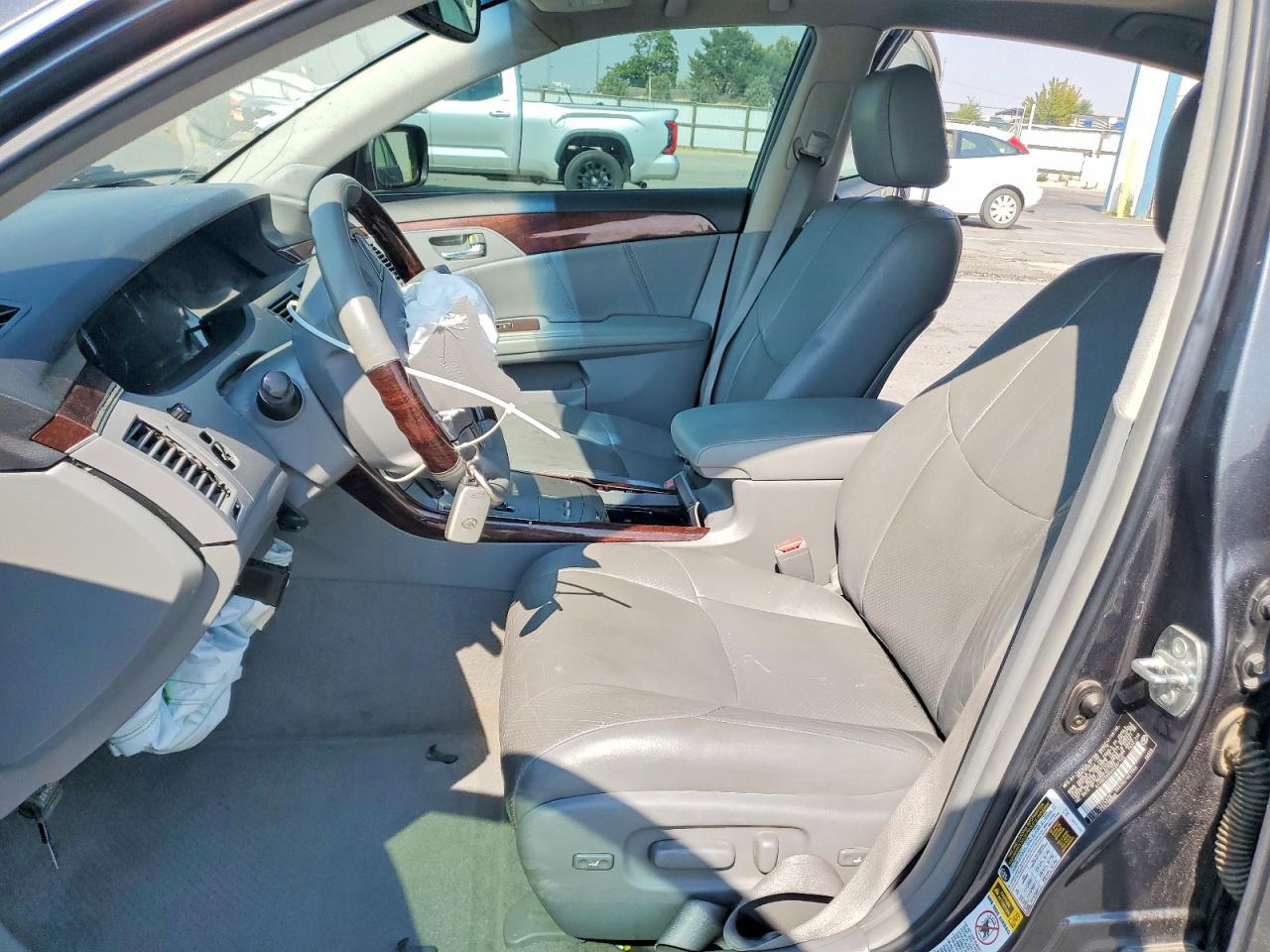 2010 Toyota Avalon Limited - Image 7