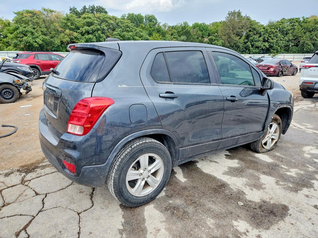 2020 Chevrolet Trax Ls - Фото 3