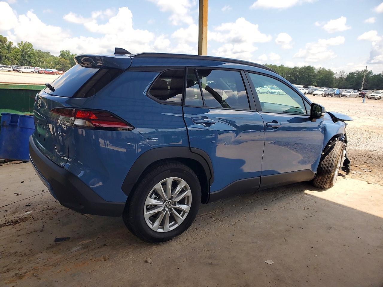 2026 Toyota Corolla Cross Le - Image 3