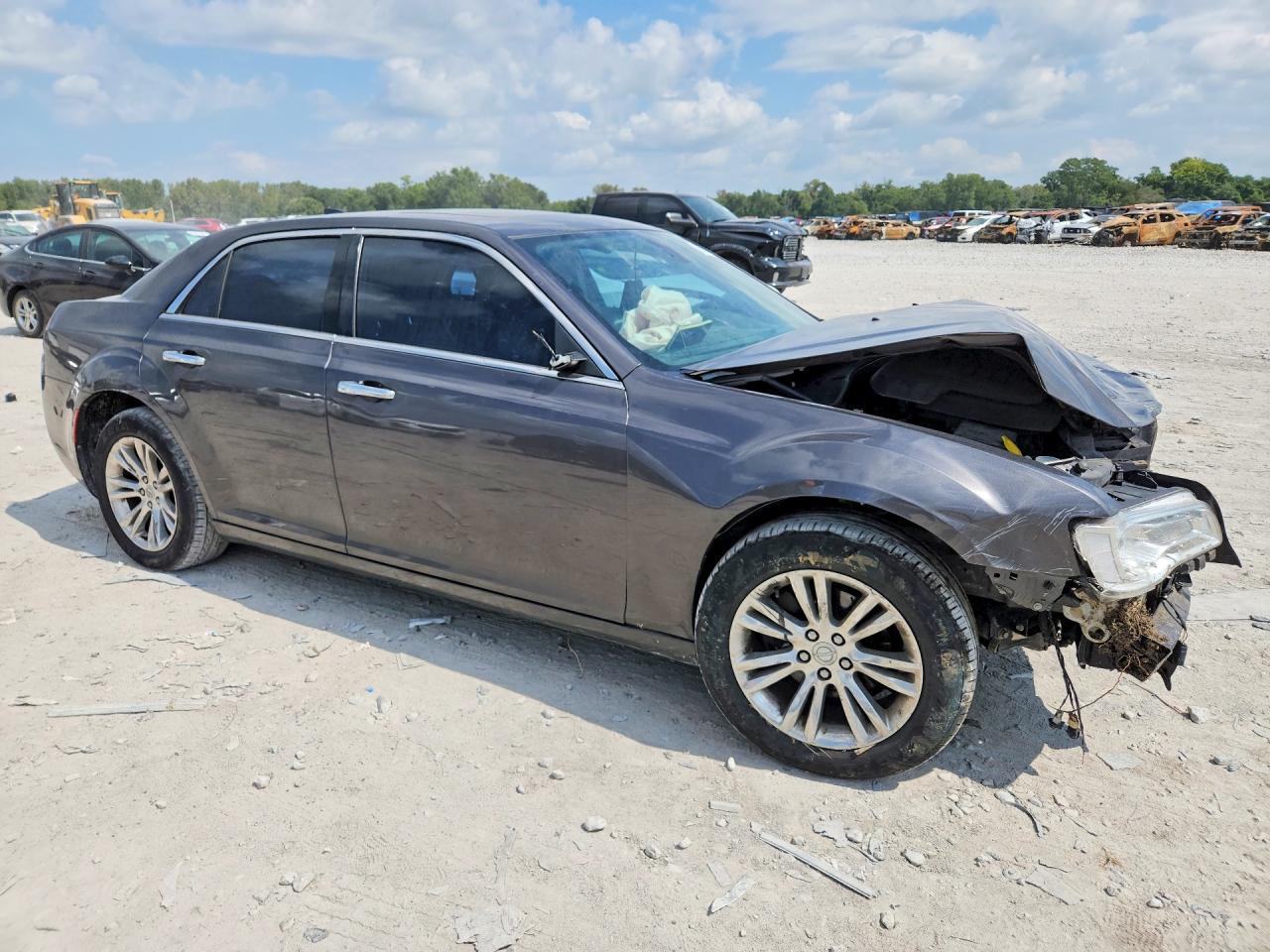 2016 Chrysler 300C - Фото 4