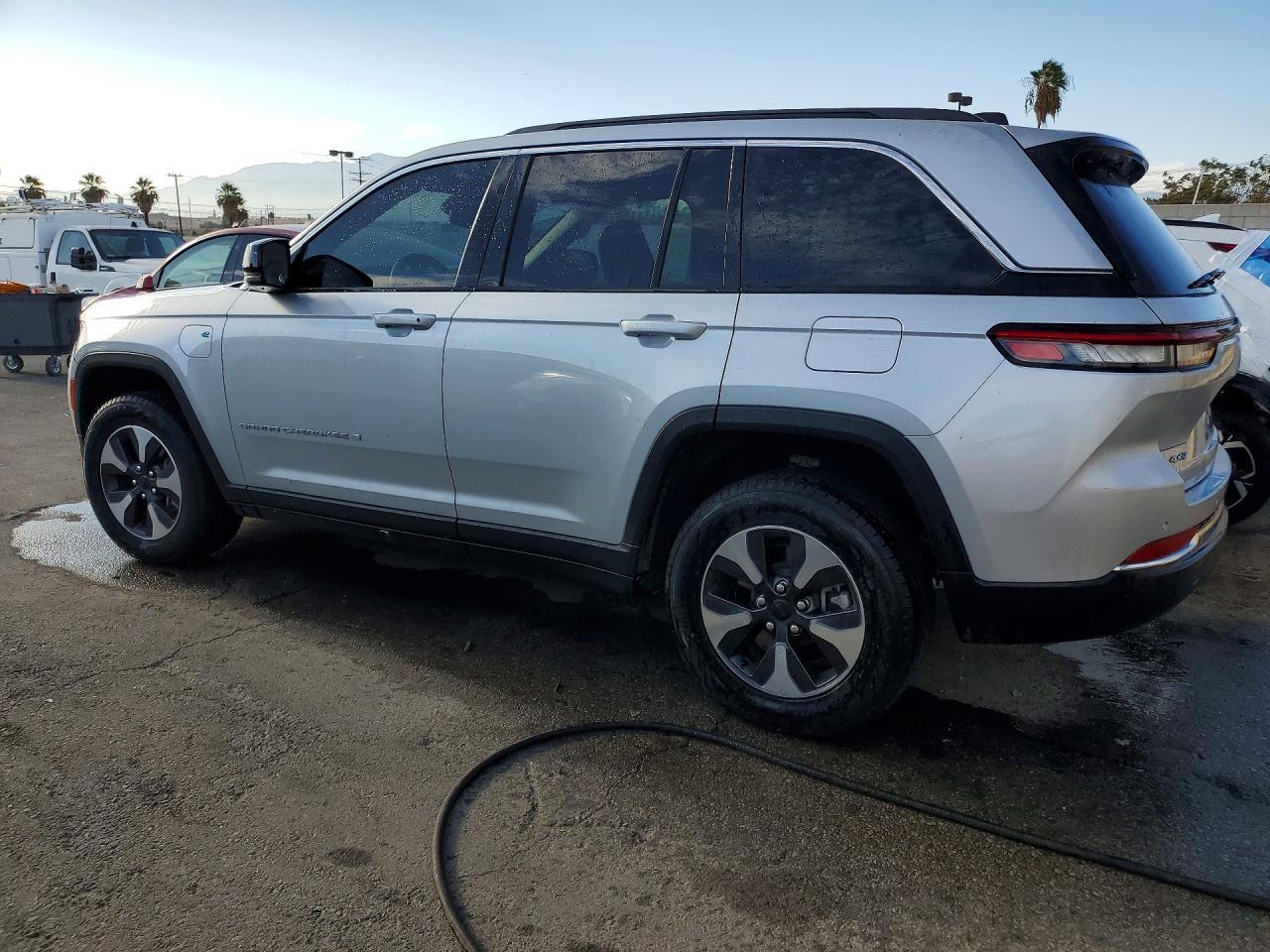 2024 Jeep Grand Cherokee Limited 4Xe - Image 2