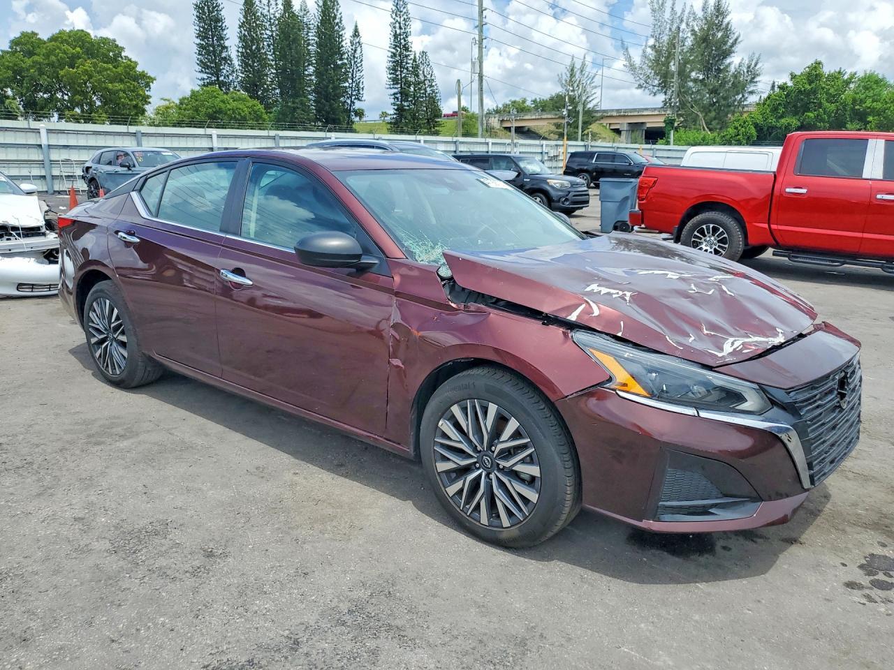 2025 Nissan Altima Sv - Image 4