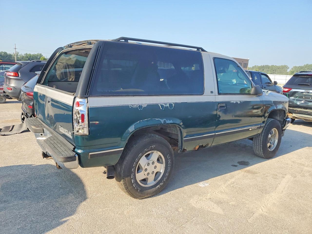 1995 Chevrolet Tahoe K1500 - Фото 3