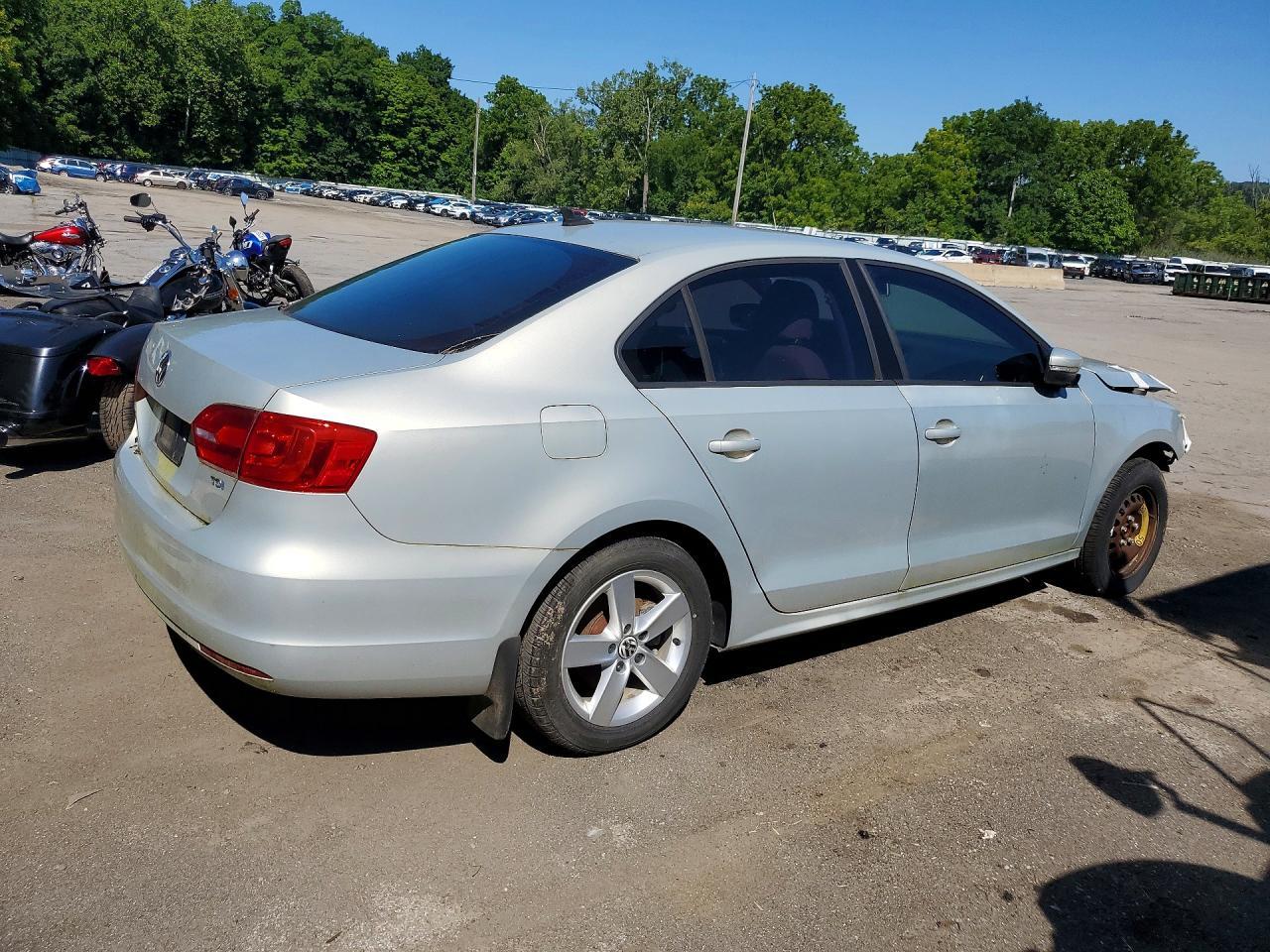 2011 Volkswagen Jetta Tdi - Image 3
