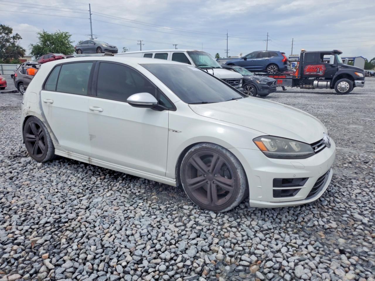 2016 Volkswagen Golf R - Image 4