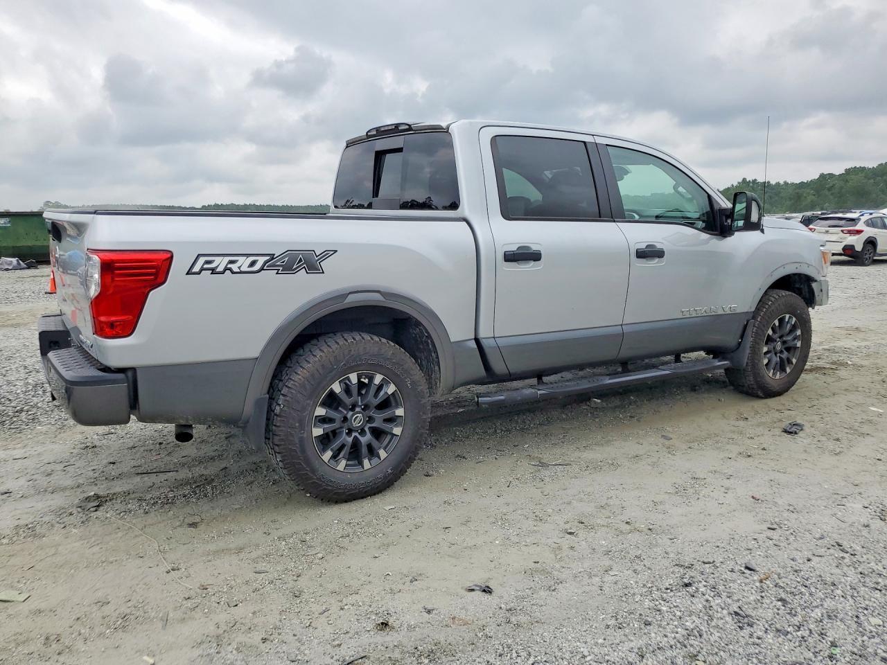 2018 Nissan Titan Sv/Sl/Pro-4X/Platinum Reserve - Image 3