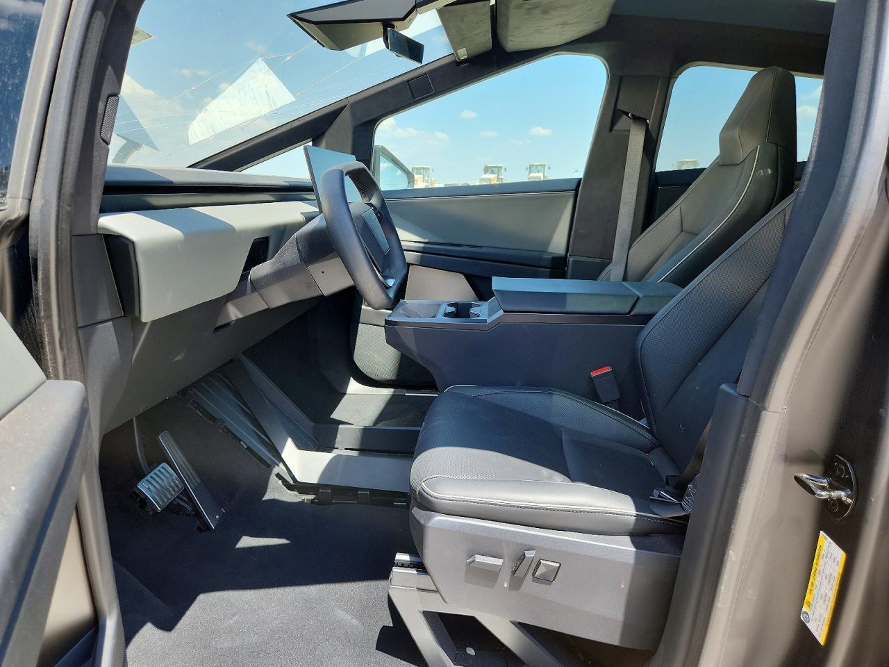 2025 Tesla Cybertruck - Image 7