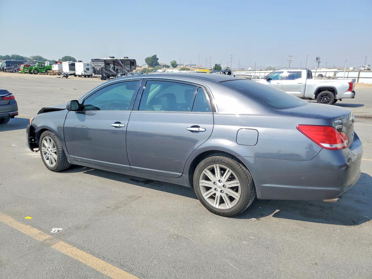 2010 Toyota Avalon Limited - Image 2