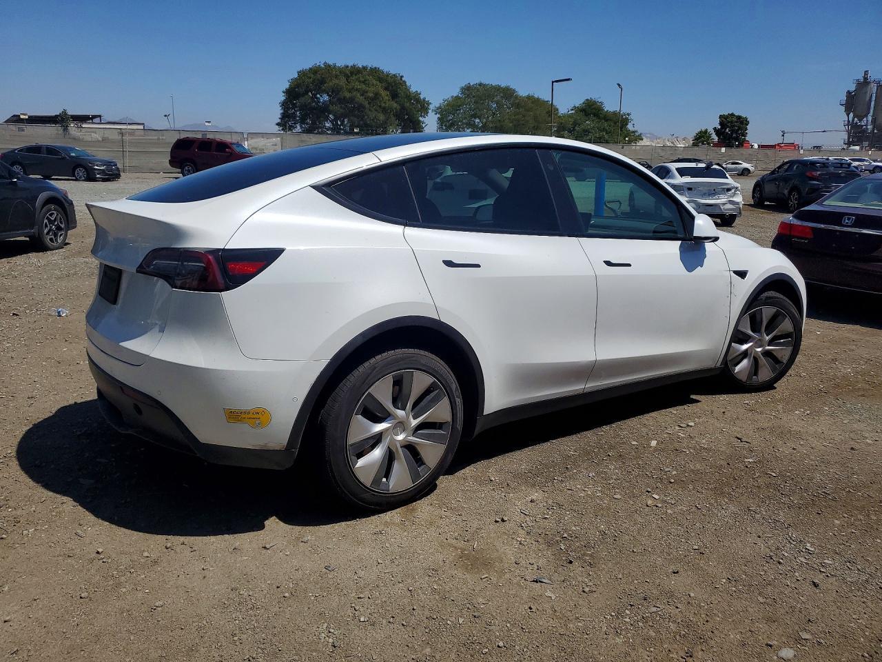 2022 Tesla Model Y - Image 3