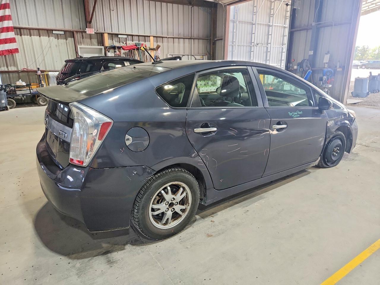 2013 Toyota Prius Plug-In Hybrid Base - Фото 3