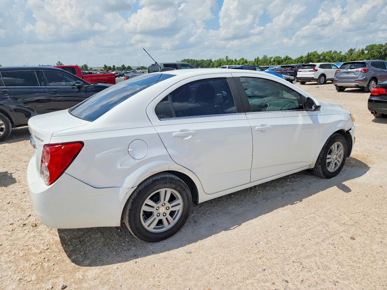2015 Chevrolet Sonic Lt - Image 3