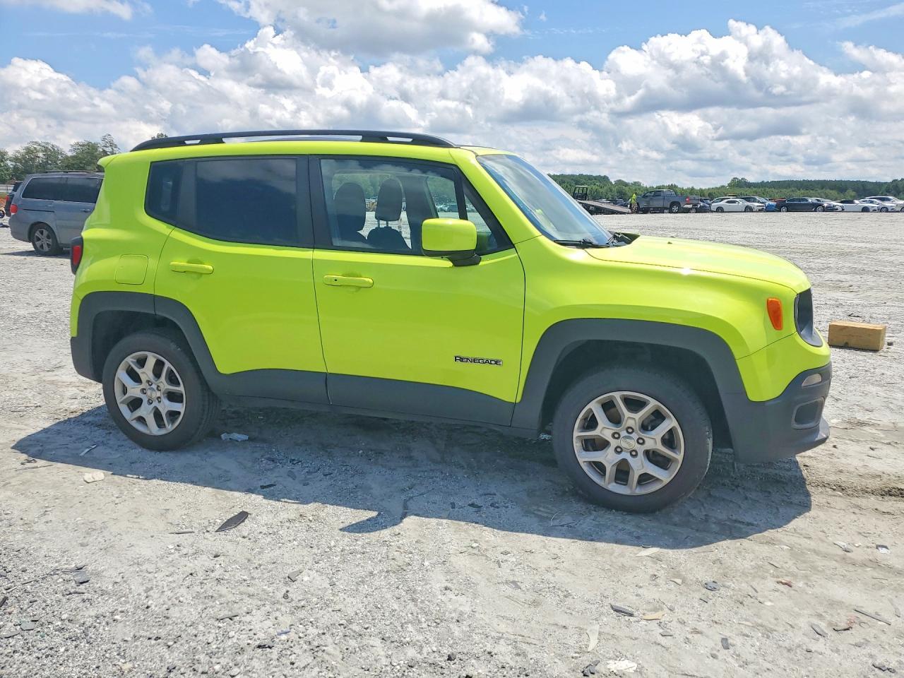 2017 Jeep Renegade Latitude - Image 4