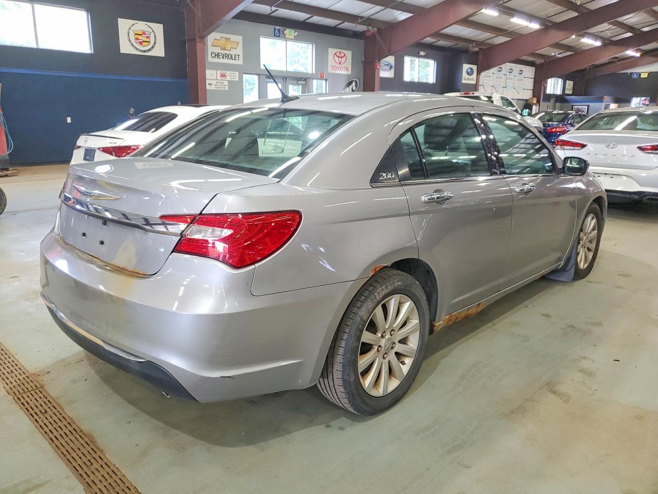 2013 Chrysler 200 Limited - Image 3