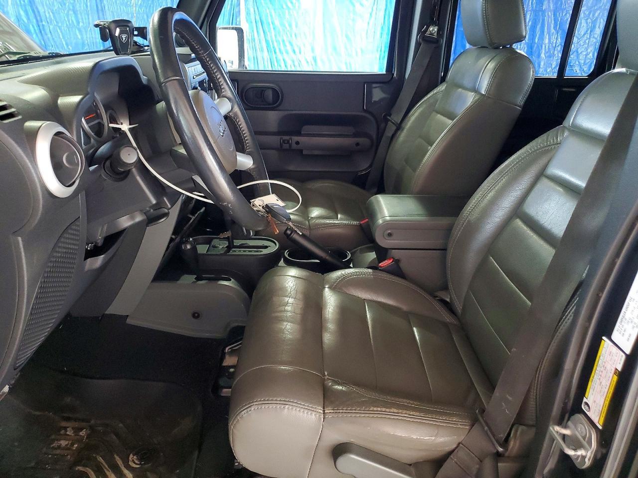 2010 Jeep Wrangler Unlimited Sahara - Image 7