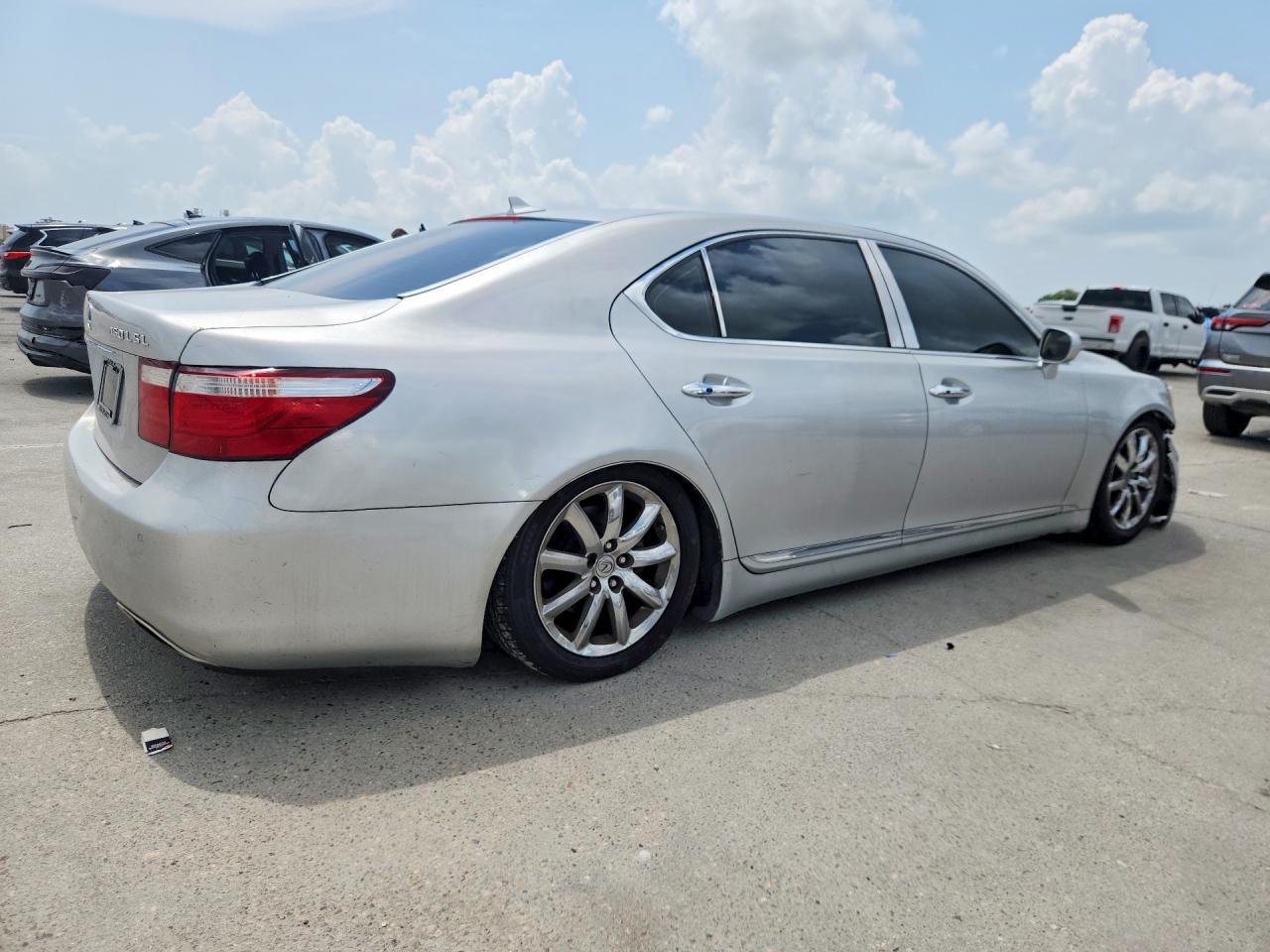 2007 Lexus Ls 460L - Image 3