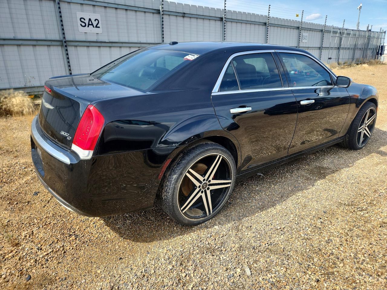 2016 Chrysler 300C Platinum - Image 3