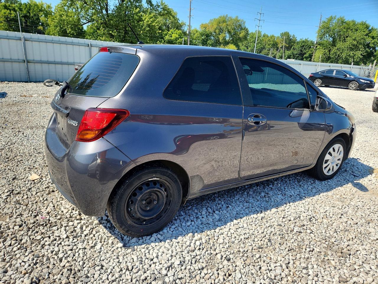 2017 Toyota Yaris 3-Door L - Фото 3