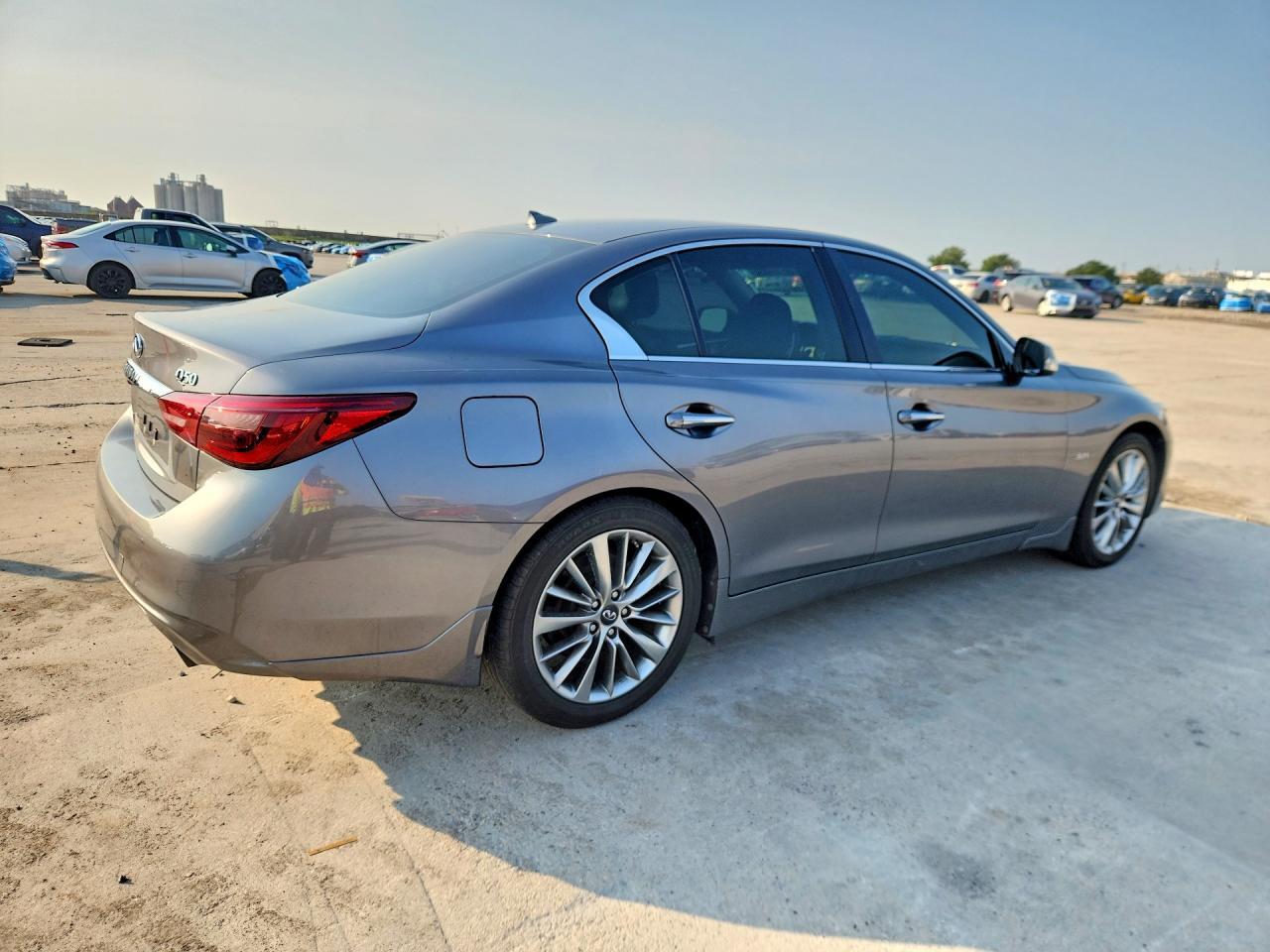 2018 Infiniti Q50 3.0T Luxe - Фото 3