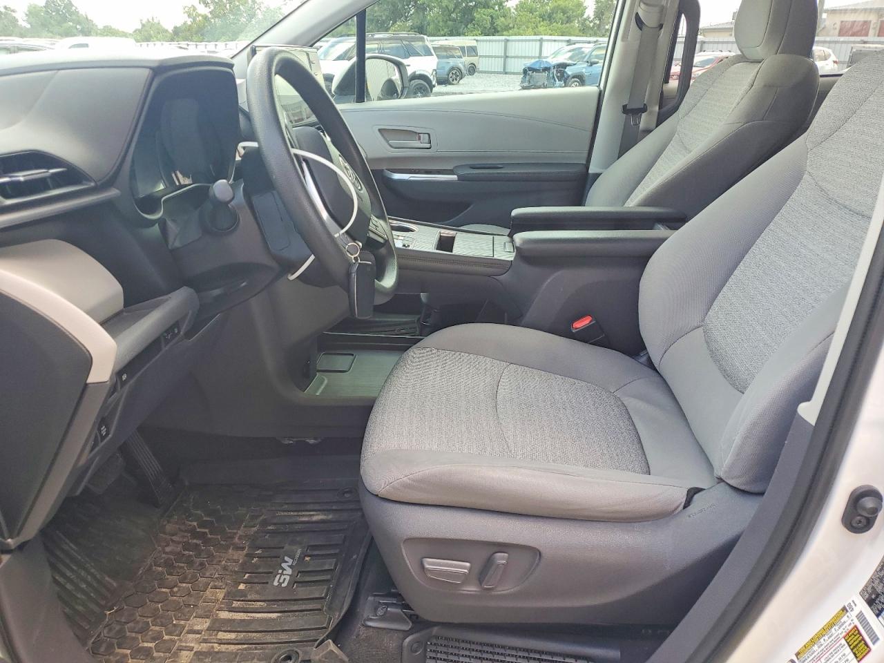 2021 Toyota Sienna Le Plus Package - Image 7
