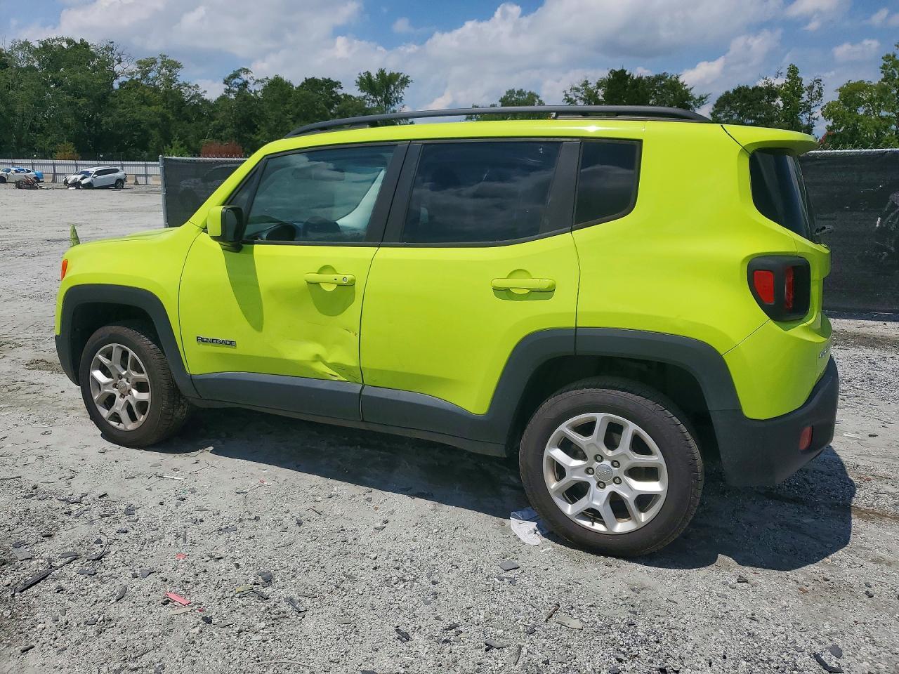 2017 Jeep Renegade Latitude - Image 2