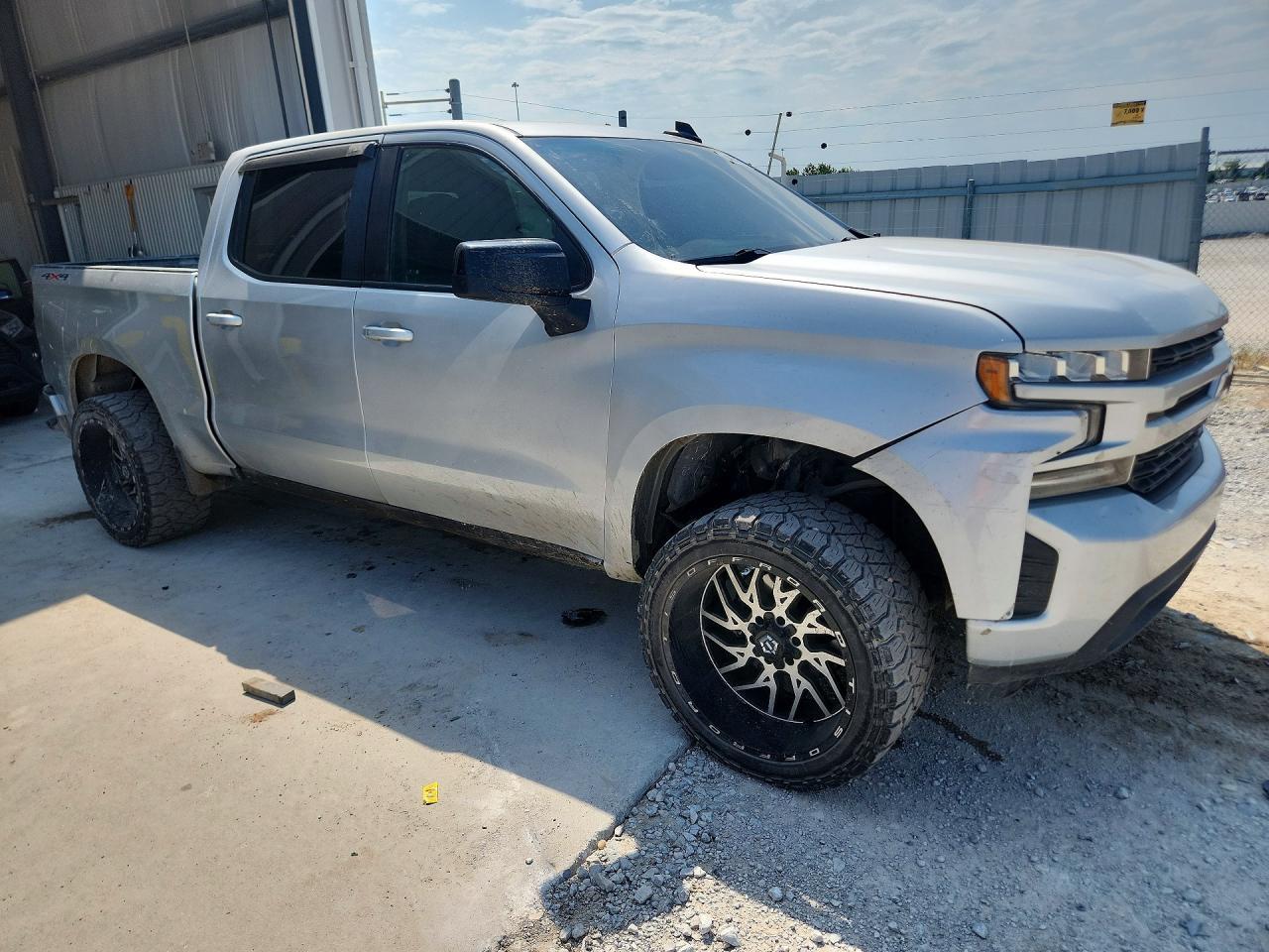 2019 Chevrolet Silverado K1500 Rst - Image 4