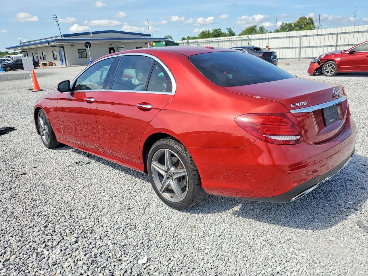 2018 Mercedes-Benz E 300 - Фото 2