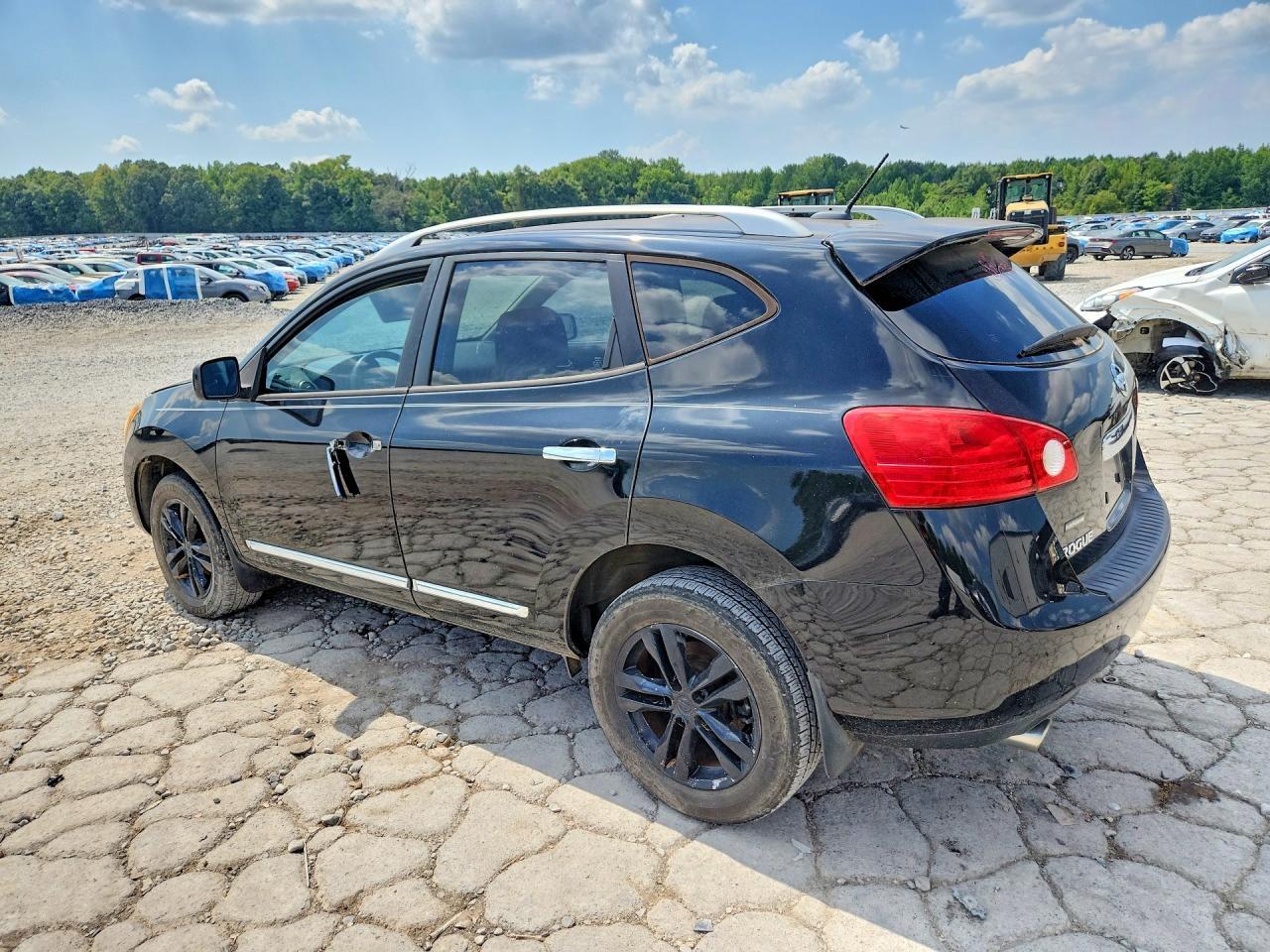 2013 Nissan Rogue S - Фото 2