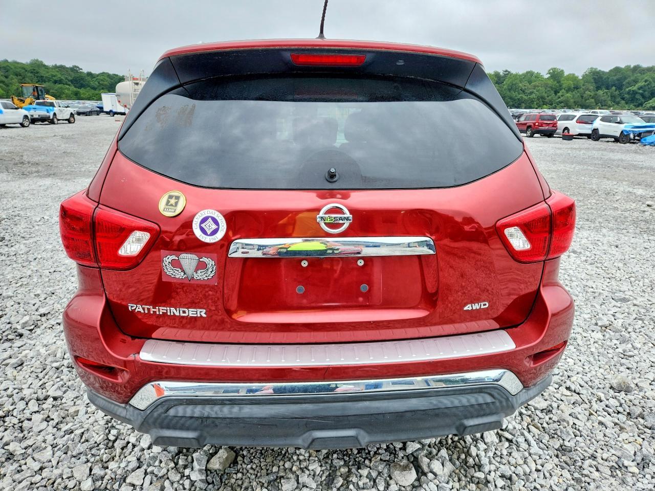 2017 Nissan Pathfinder S - Фото 6