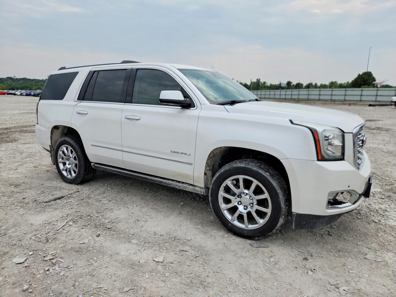 2017 GMC Yukon Denali - Фото 4