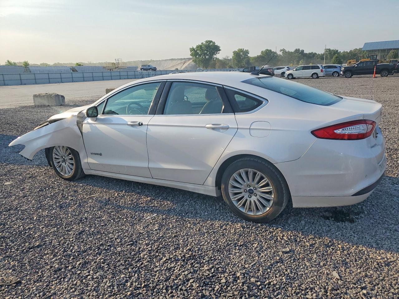 2015 Ford Fusion - Фото 2