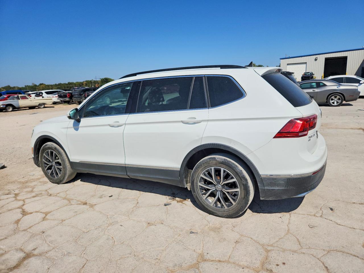 2018 Volkswagen Tiguan Se - Фото 2