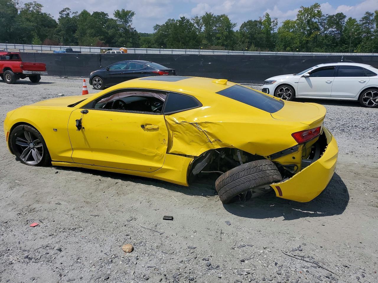 2017 Chevrolet Camaro Lt - Image 2