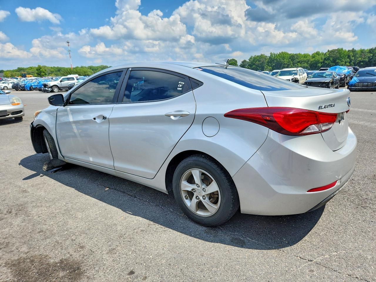 2014 Hyundai Elantra Se - Image 2