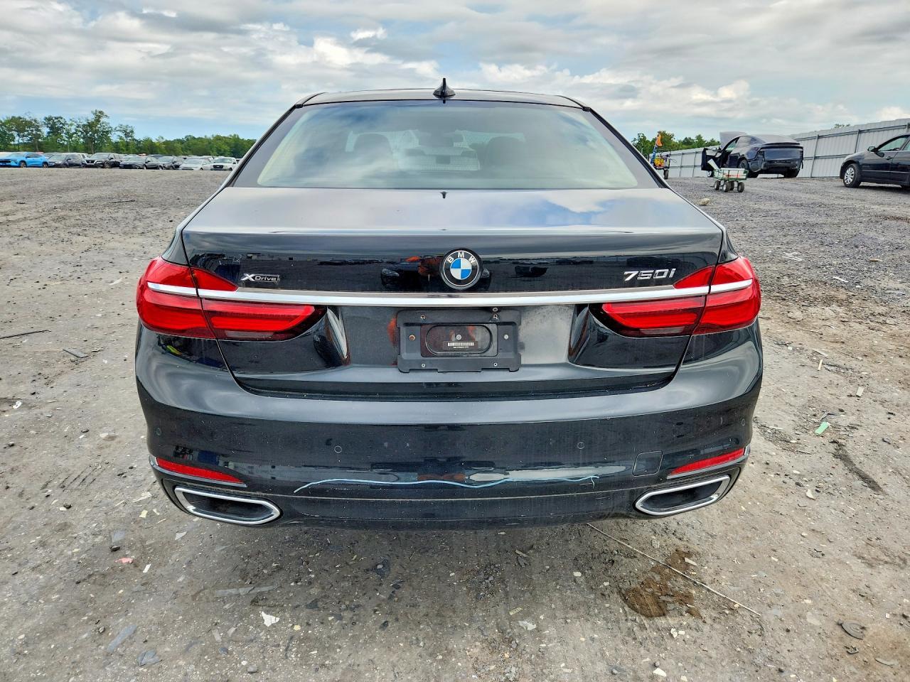 2016 BMW 750 Xi - Фото 6