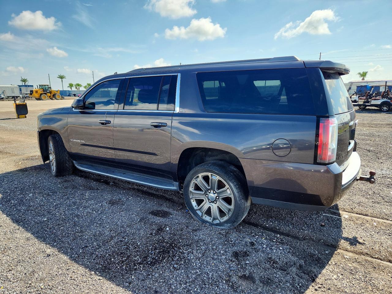 2017 GMC Yukon Xl K1500 Slt - Image 2