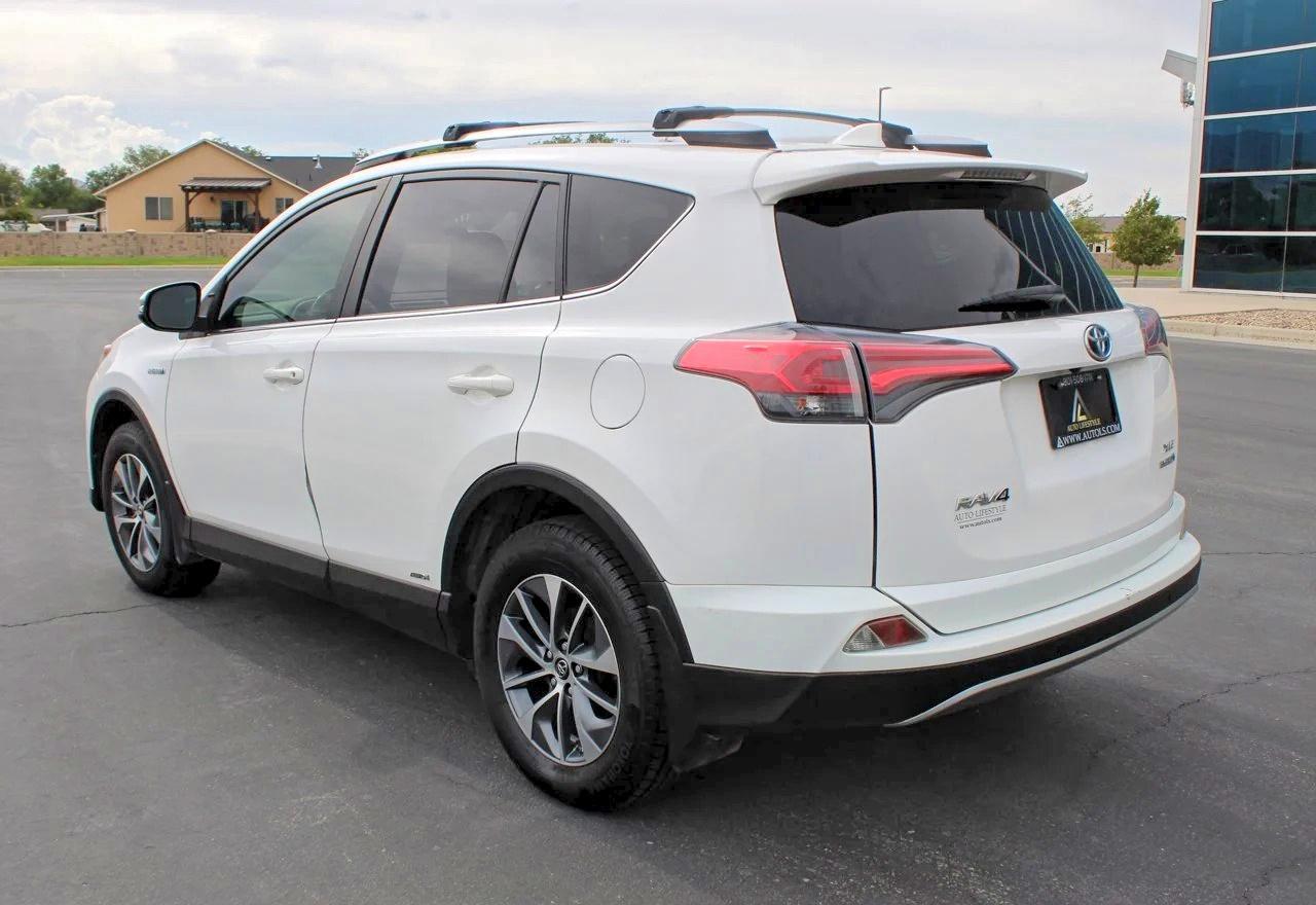 2017 Toyota Rav4 Hybrid Xle - Image 4