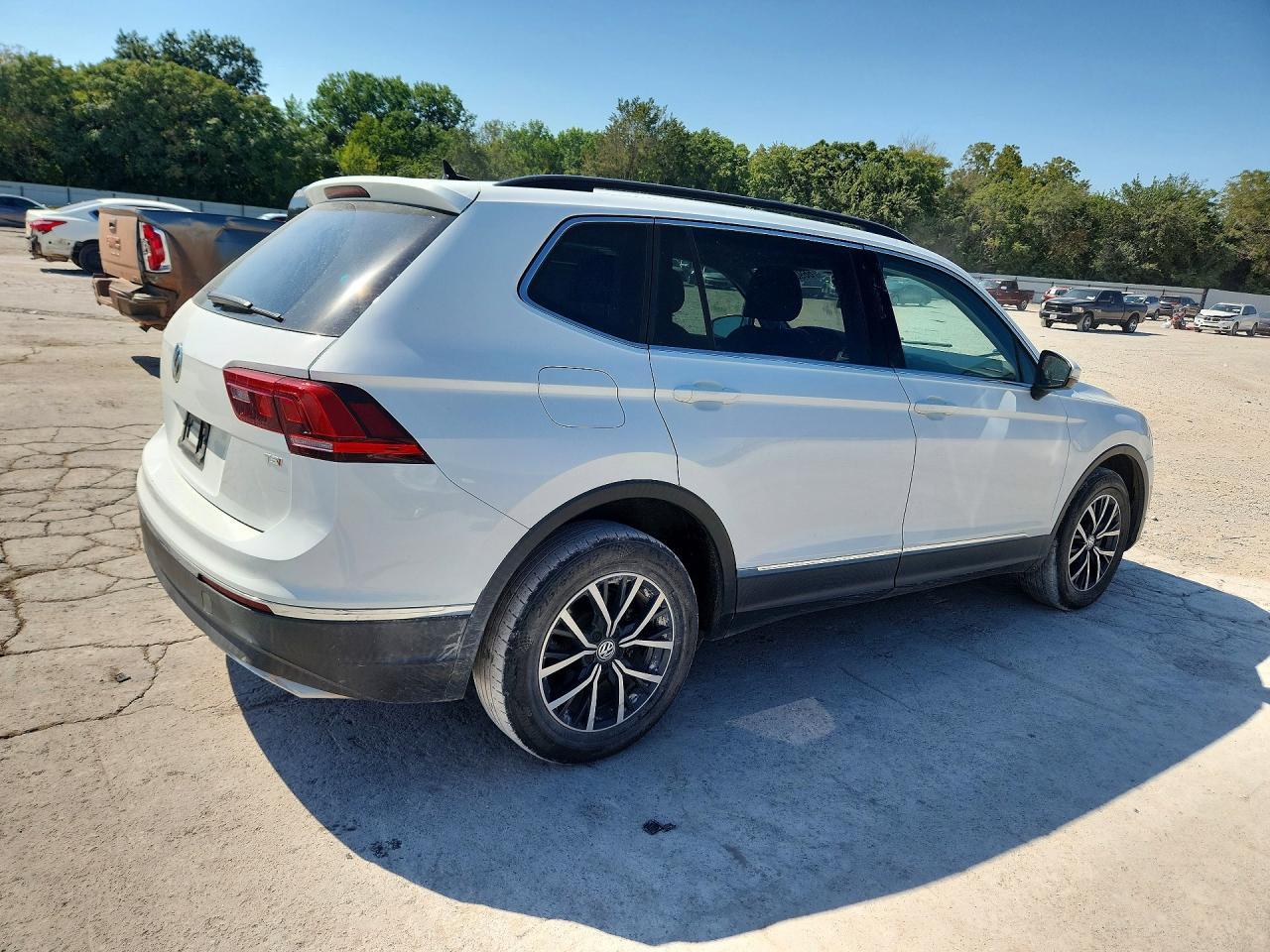 2018 Volkswagen Tiguan Se - Фото 3